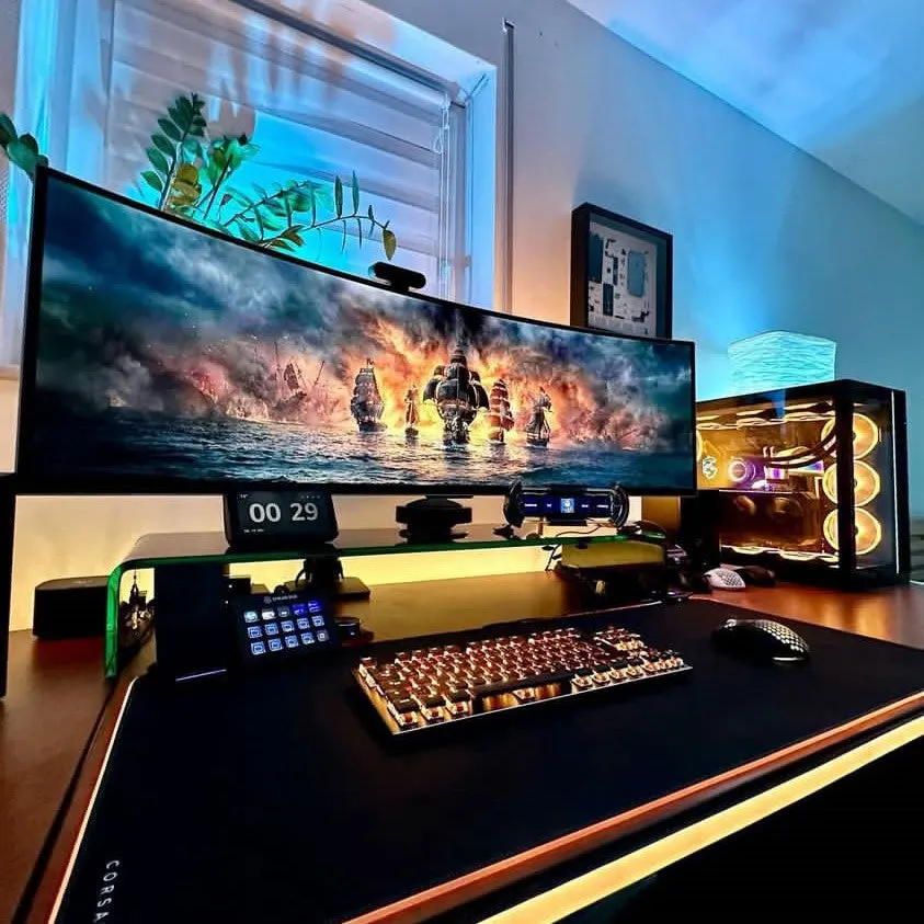 Thomas Ullmann's workspace — content-creative setup, photo 2 of 4