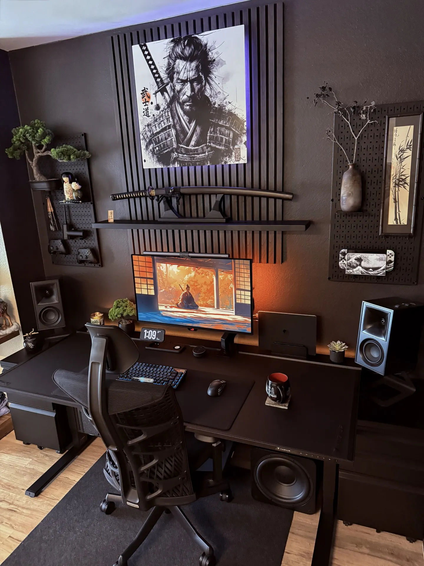Toplyte's workspace — gaming setup, photo 2 of 4