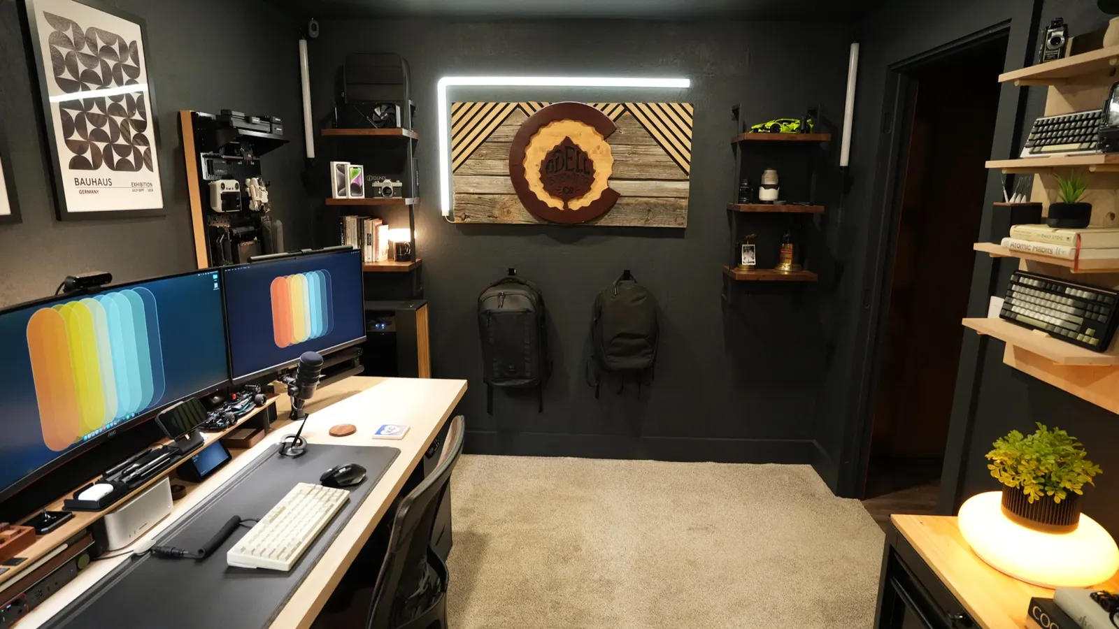 VividOwlMedia's workspace — study-everyday setup, photo 3 of 4