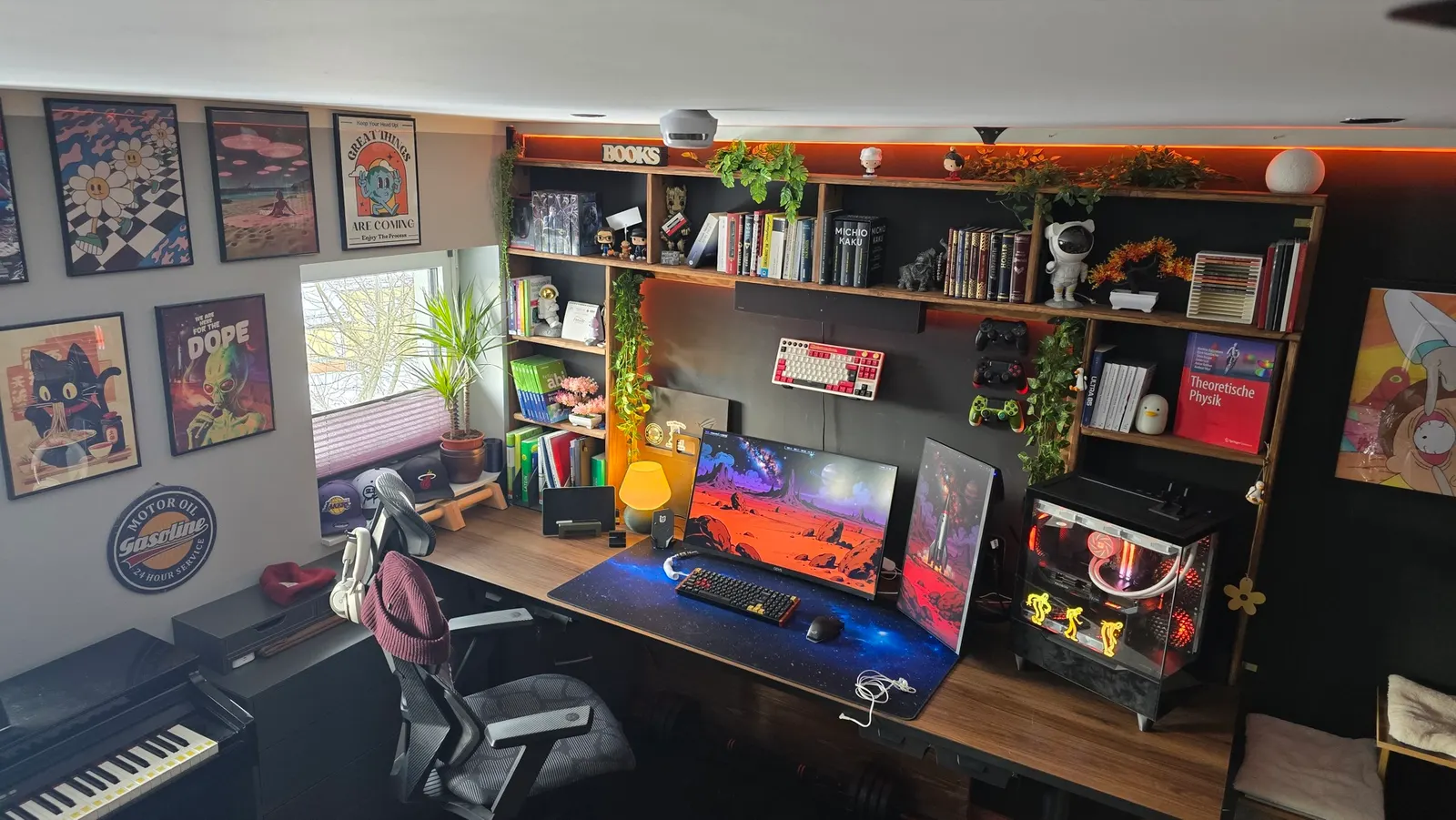 vredix's workspace — gaming setup, photo 2 of 4