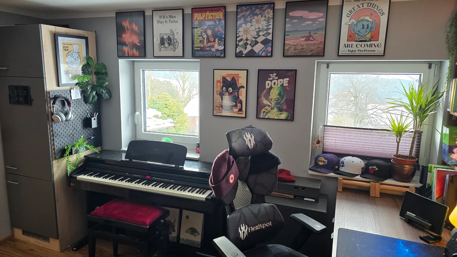 vredix's workspace — gaming setup, photo 3 of 4
