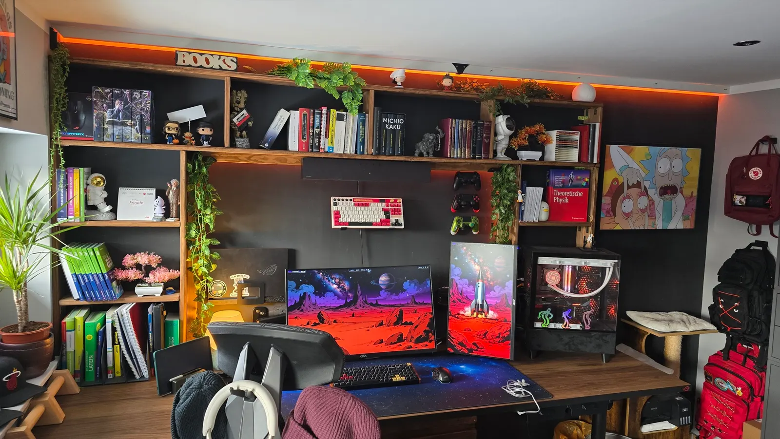 vredix's workspace — gaming setup, photo 4 of 4