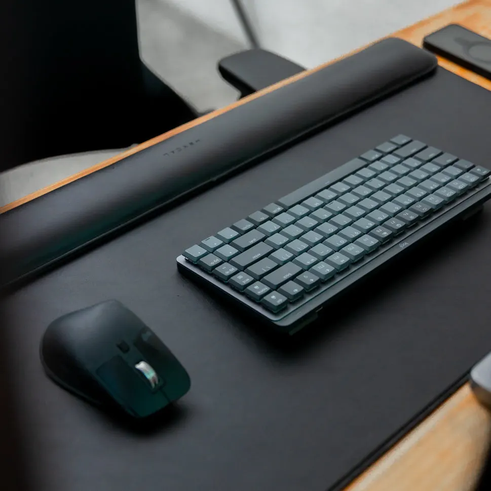Woodley Lozamma's workspace — content-creative setup, photo 3 of 4