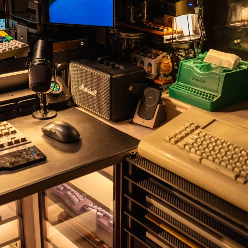 Xing Zhi's workspace — content-creative setup, photo 4 of 4