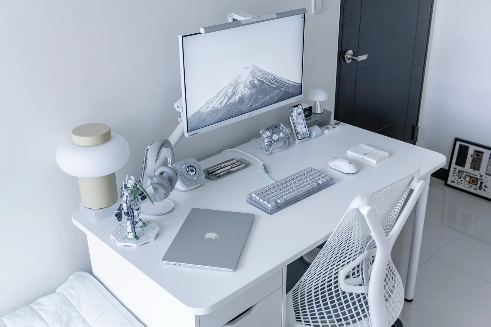 YUSIN's workspace — study-everyday setup, photo 1 of 4