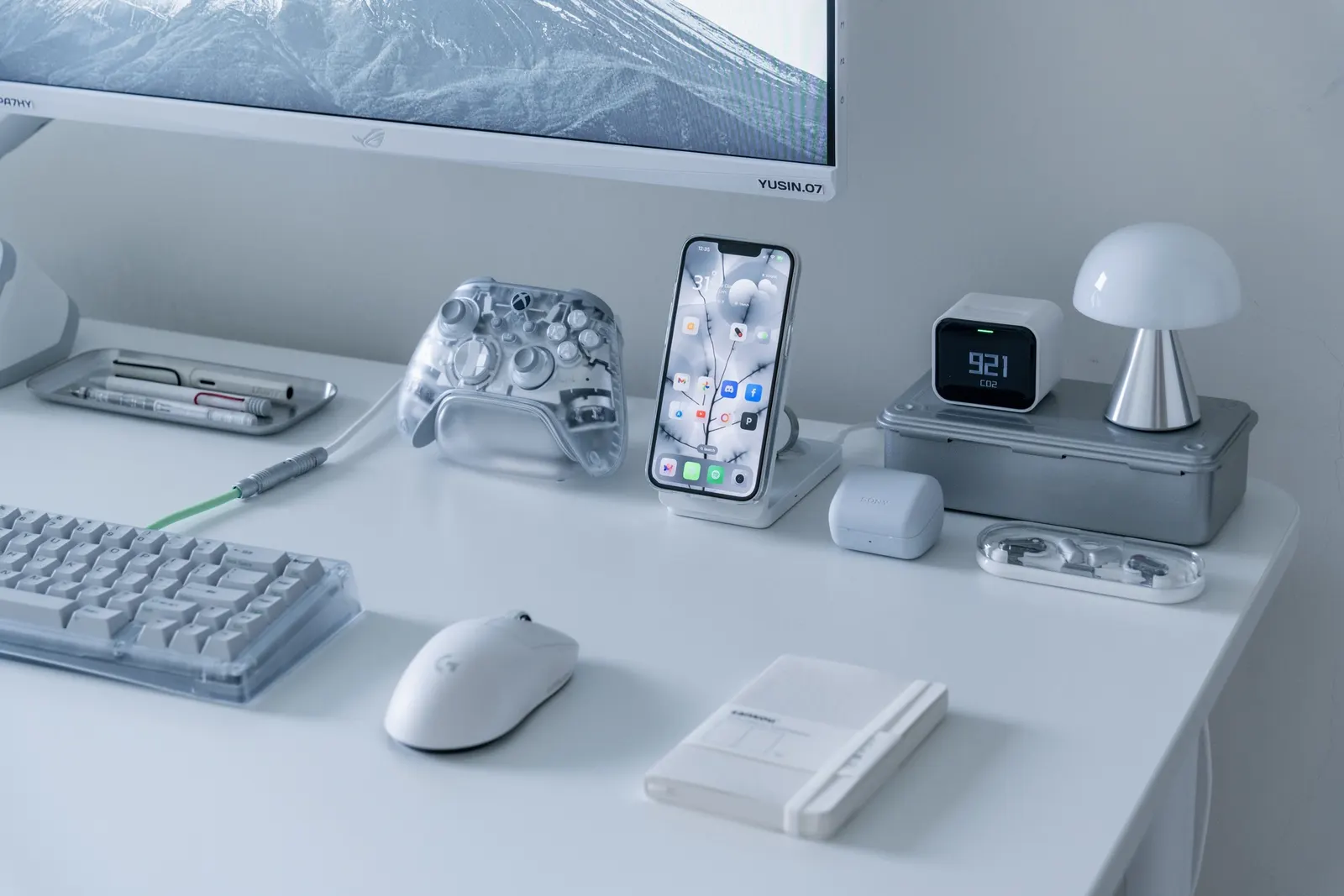 YUSIN's workspace — study-everyday setup, photo 2 of 4