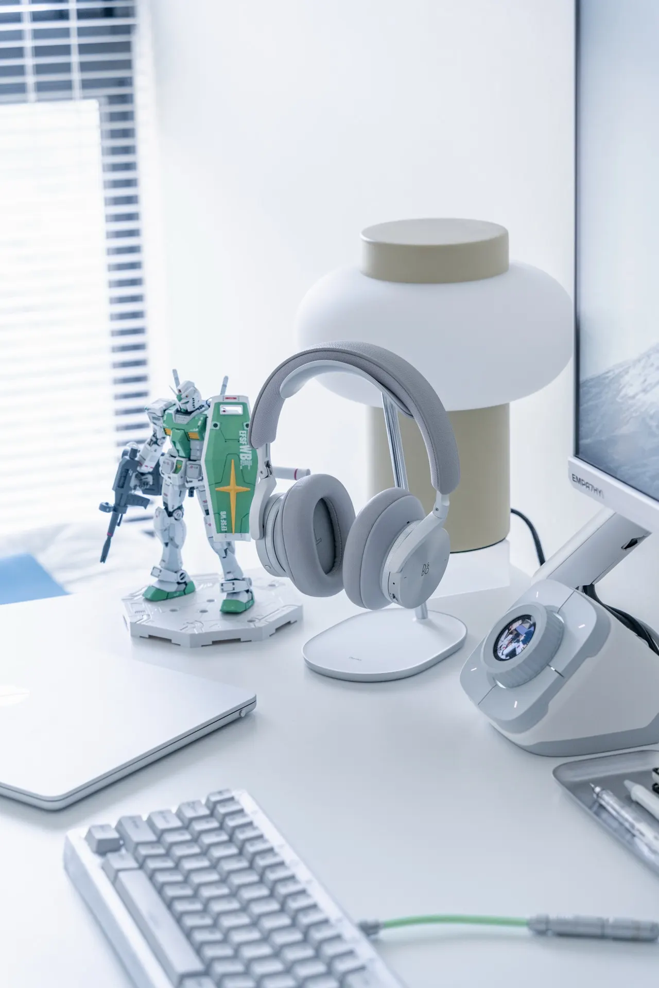 YUSIN's workspace — study-everyday setup, photo 3 of 4