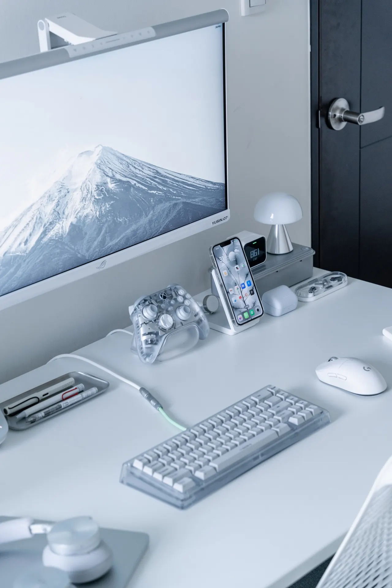 YUSIN's workspace — study-everyday setup, photo 4 of 4