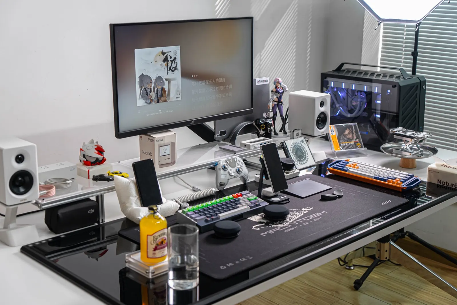 ZunDa's workspace — content-creative setup, photo 2 of 4