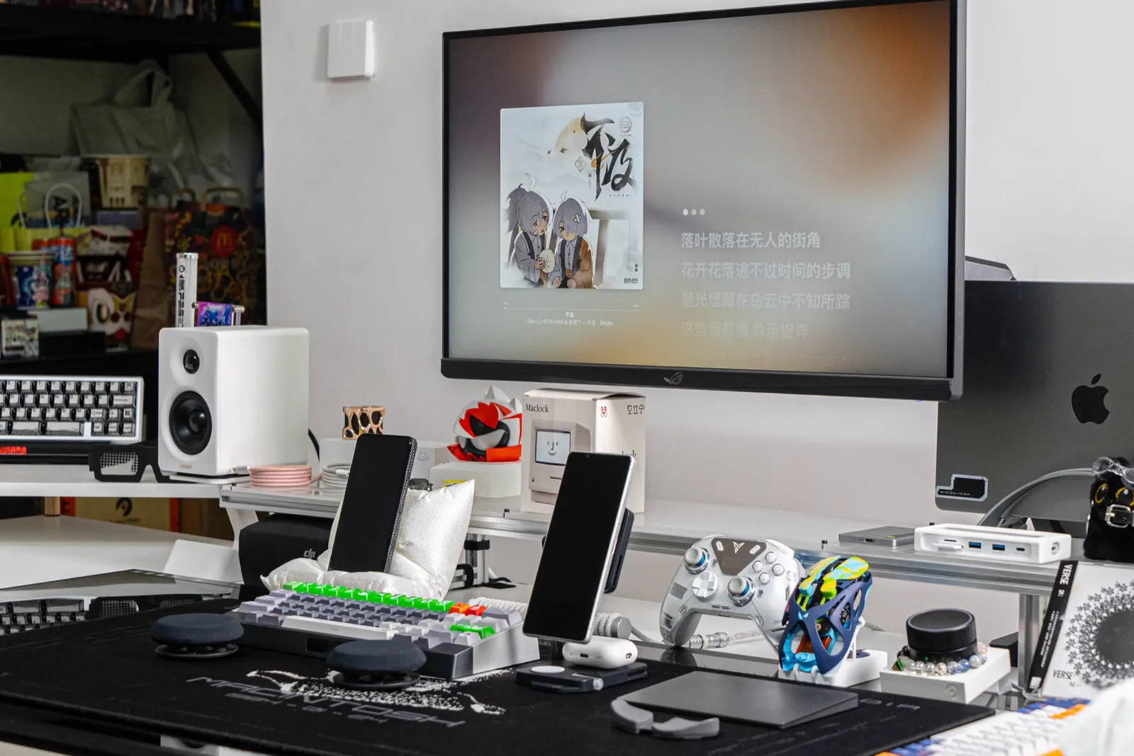 ZunDa's workspace — content-creative setup, photo 3 of 4