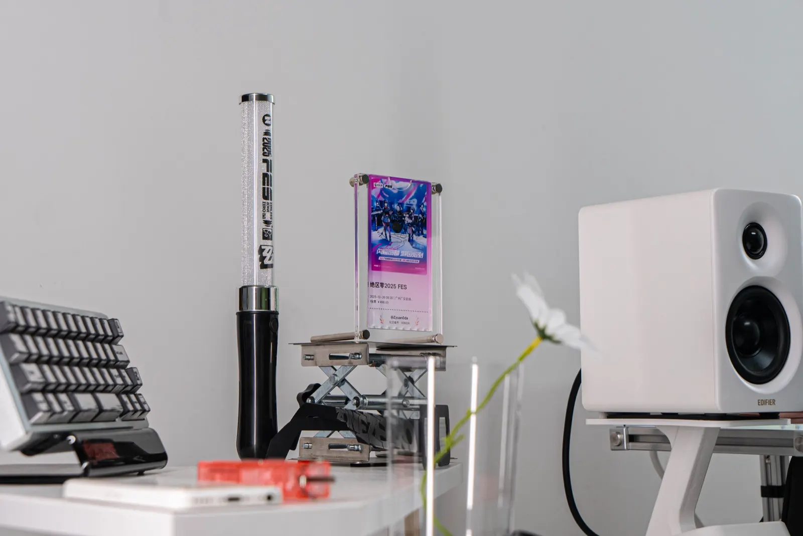 ZunDa's workspace — content-creative setup, photo 4 of 4
